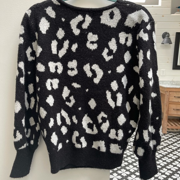 4SI3NNA Leopard Print Black & White Sweater Size S - Picture 2 of 3